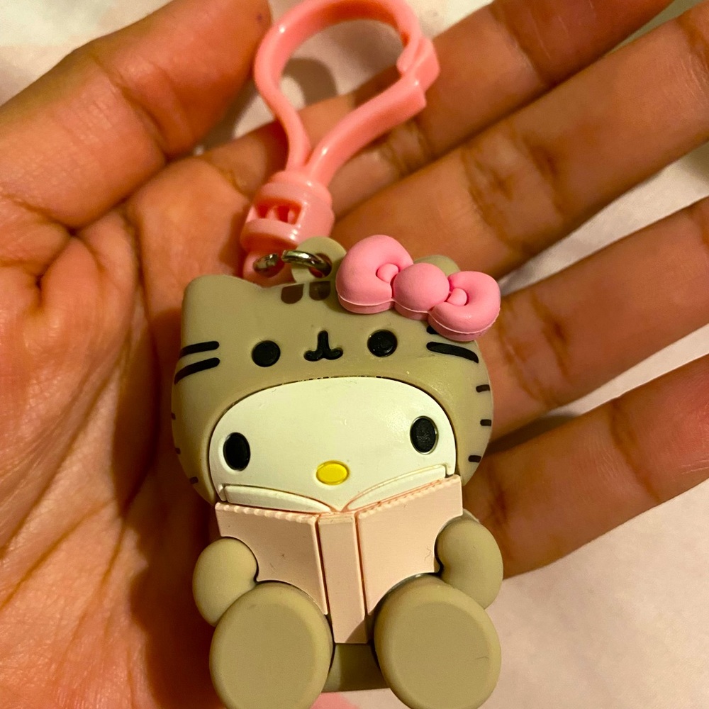 Hello Kitty keychain✨